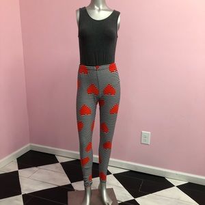 Heart leggings NWOT